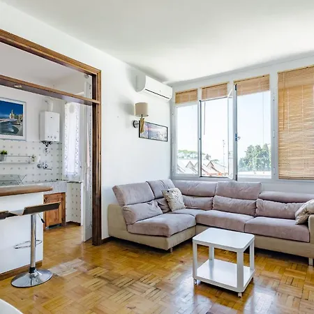 Altido Apt For 3, With Terrace, Near Beach In Apartman