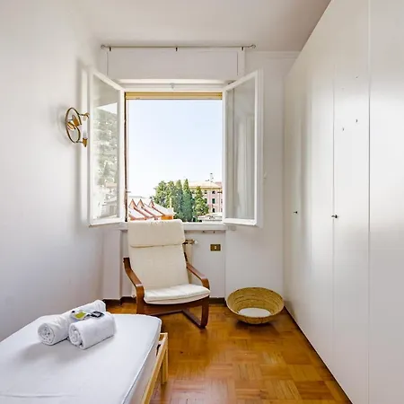 Altido Apt For 3, With Terrace, Near Beach In *