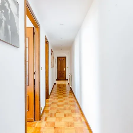 Altido Apt For 3, With Terrace, Near Beach In *