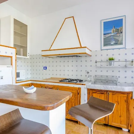 Διαμέρισμα Altido Apt For 3, With Terrace, Near Beach In