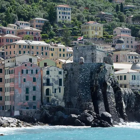Altido Apt For 3, With Terrace, Near Beach In Apartman Camogli